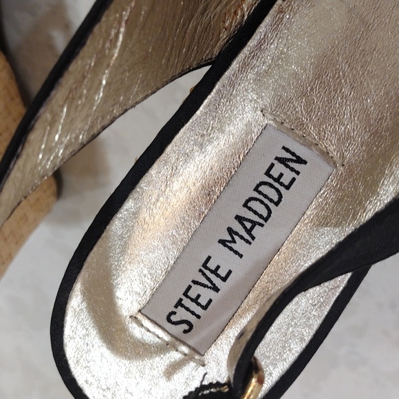 Steve Madden. Cerona Black Wedge. Size 8M. Like New. - Picture 4 of 6